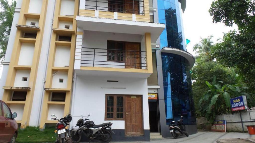 Adhithya Apartments Guruvāyūr Buitenkant foto