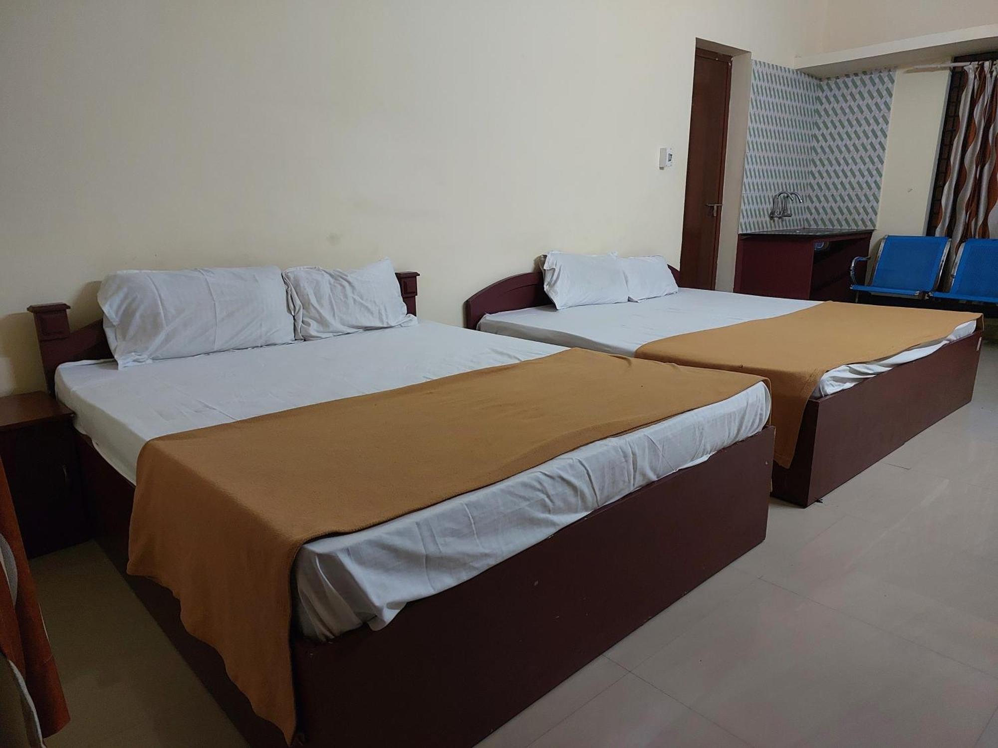 Adhithya Apartments Guruvāyūr Buitenkant foto