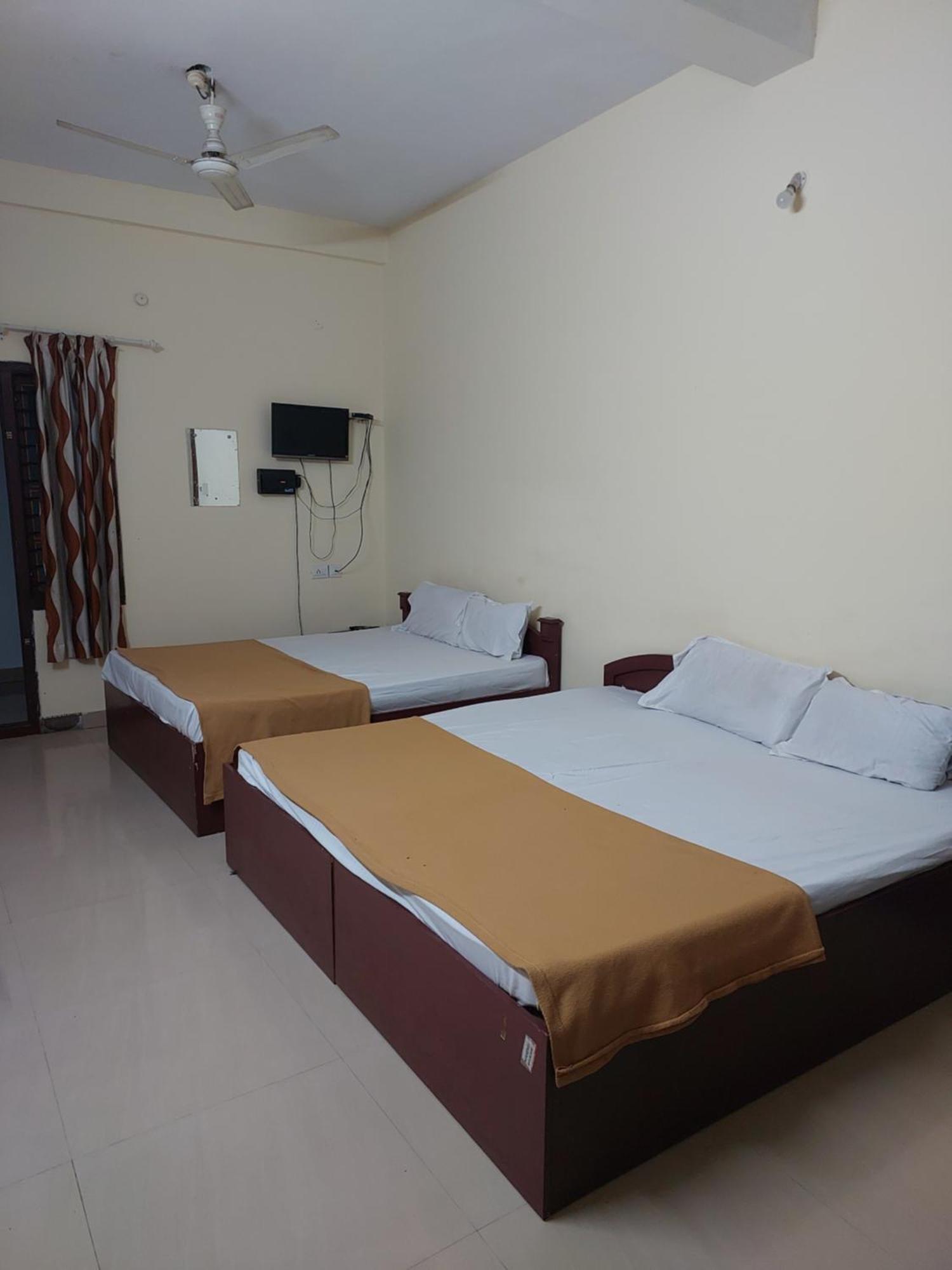 Adhithya Apartments Guruvāyūr Buitenkant foto
