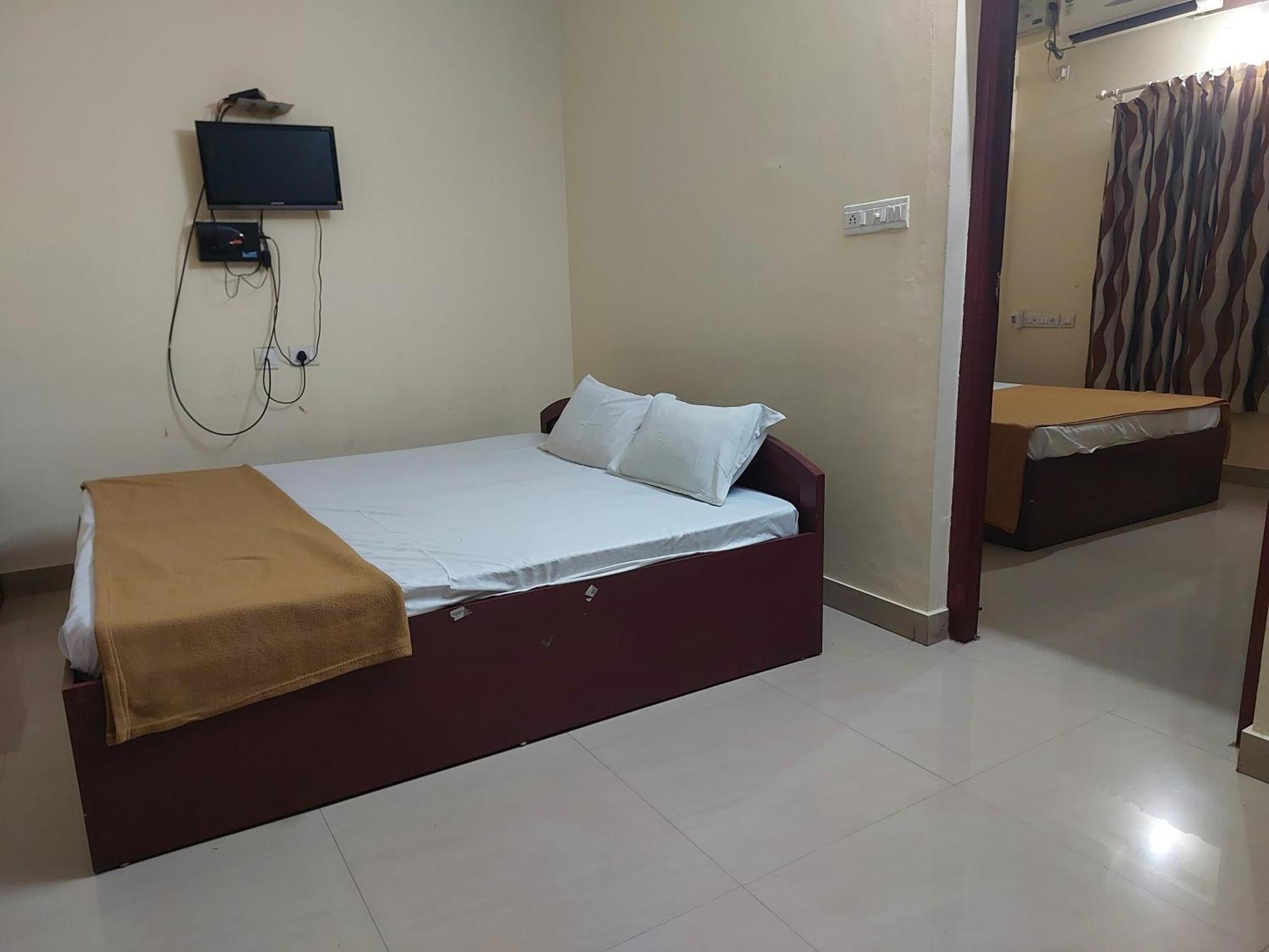 Adhithya Apartments Guruvāyūr Buitenkant foto