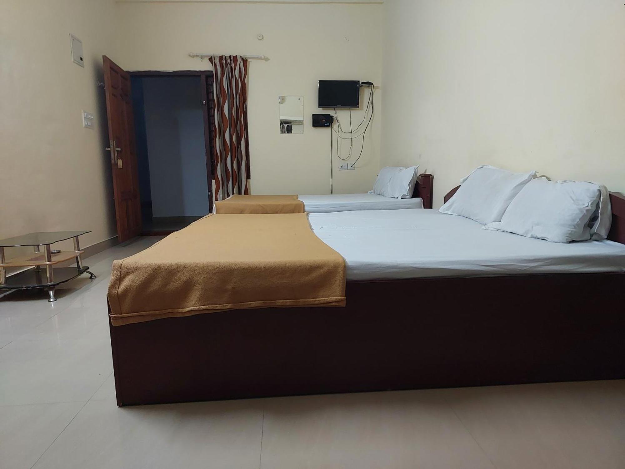 Adhithya Apartments Guruvāyūr Buitenkant foto